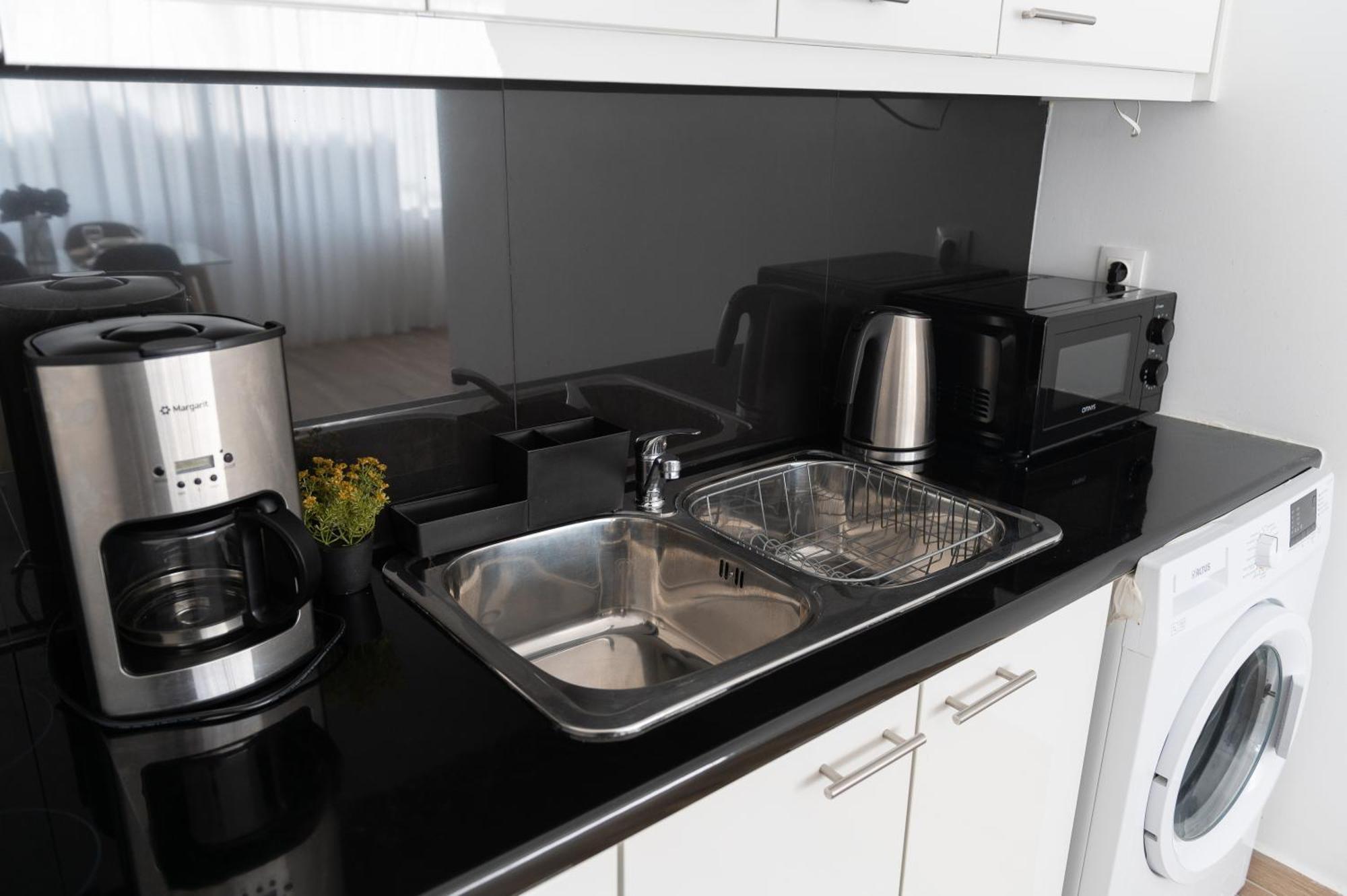 Stylish Spacious Apartment In Palaio Faliro Atena Exterior foto