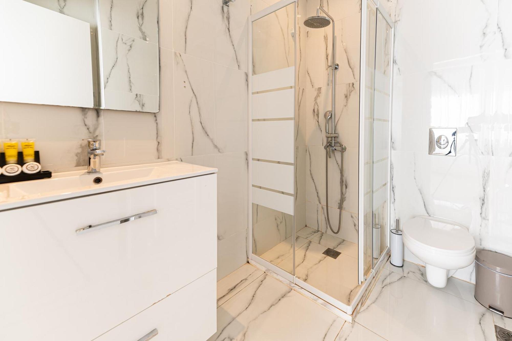 Stylish Spacious Apartment In Palaio Faliro Atena Exterior foto
